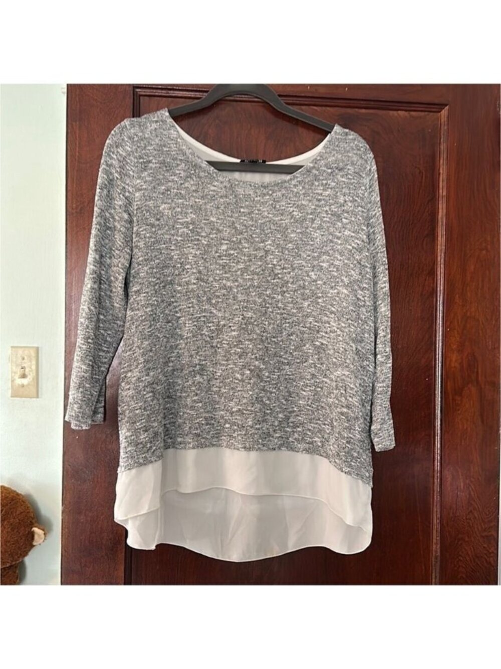 THE Limited women’s 3/4 sleeve top; size large